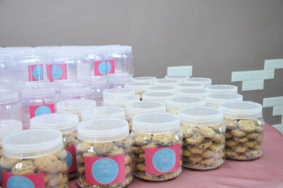 Nutella Brownies (RM8/pack) and Almond Choco Chip Cookies (RM18/jar) is now on sale!