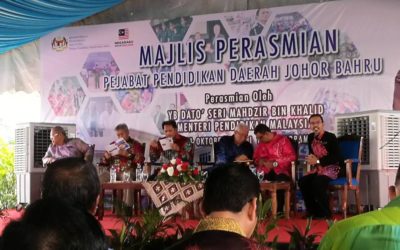 AKADEMI BAHASA MENDAPAT PENGHARGAAN DARI PEJABAT PENDIDIKAN DAERAH JOHOR BAHRU KEMENTERIAN PENDIDIKAN MALAYSIA