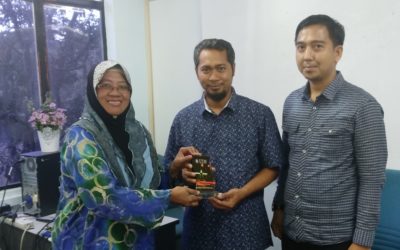 LAWATAN DARI FAKULTAS BAHASA DAN KEMANUSIAAN, UNIVERSITI NEGERI MAKASSAR BAGI PERBINCANGAN LOC BERSAMA AKADEMI BAHASA UTM
